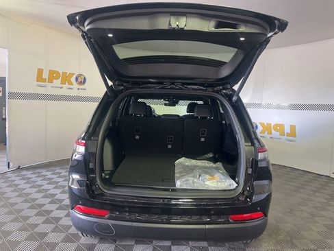 New 2025 Jeep Grand Cherokee Altitude image 7