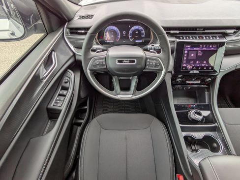 New 2025 Jeep Grand Cherokee Laredo X w/ Luxury Tech Group I image 16