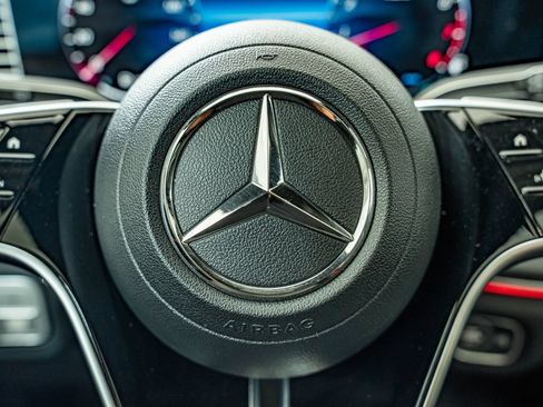 Used 2025 Mercedes-Benz GLE 350 4MATIC w/ AMG Line Exterior image 23