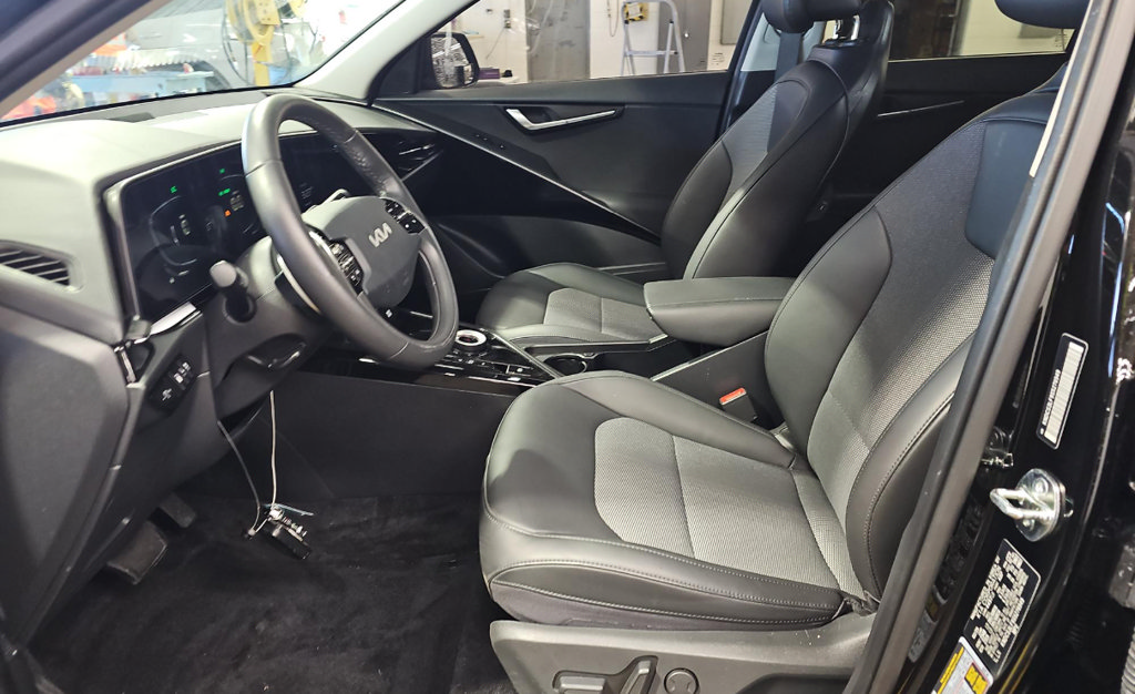 Used 2025 Kia Niro EX w/ EX Cold Weather Package FWD image 10