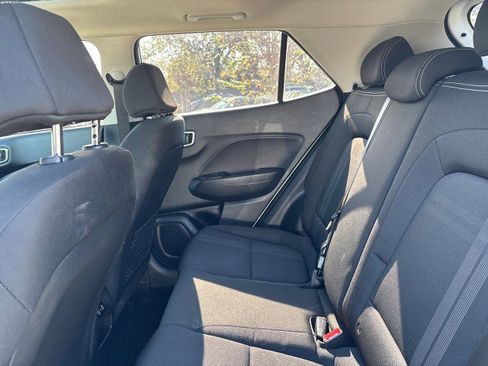 Used 2025 Hyundai Venue SEL image 11