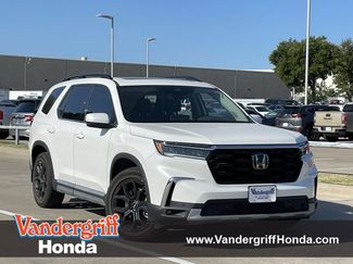Used 2025 Honda Pilot Touring video 1
