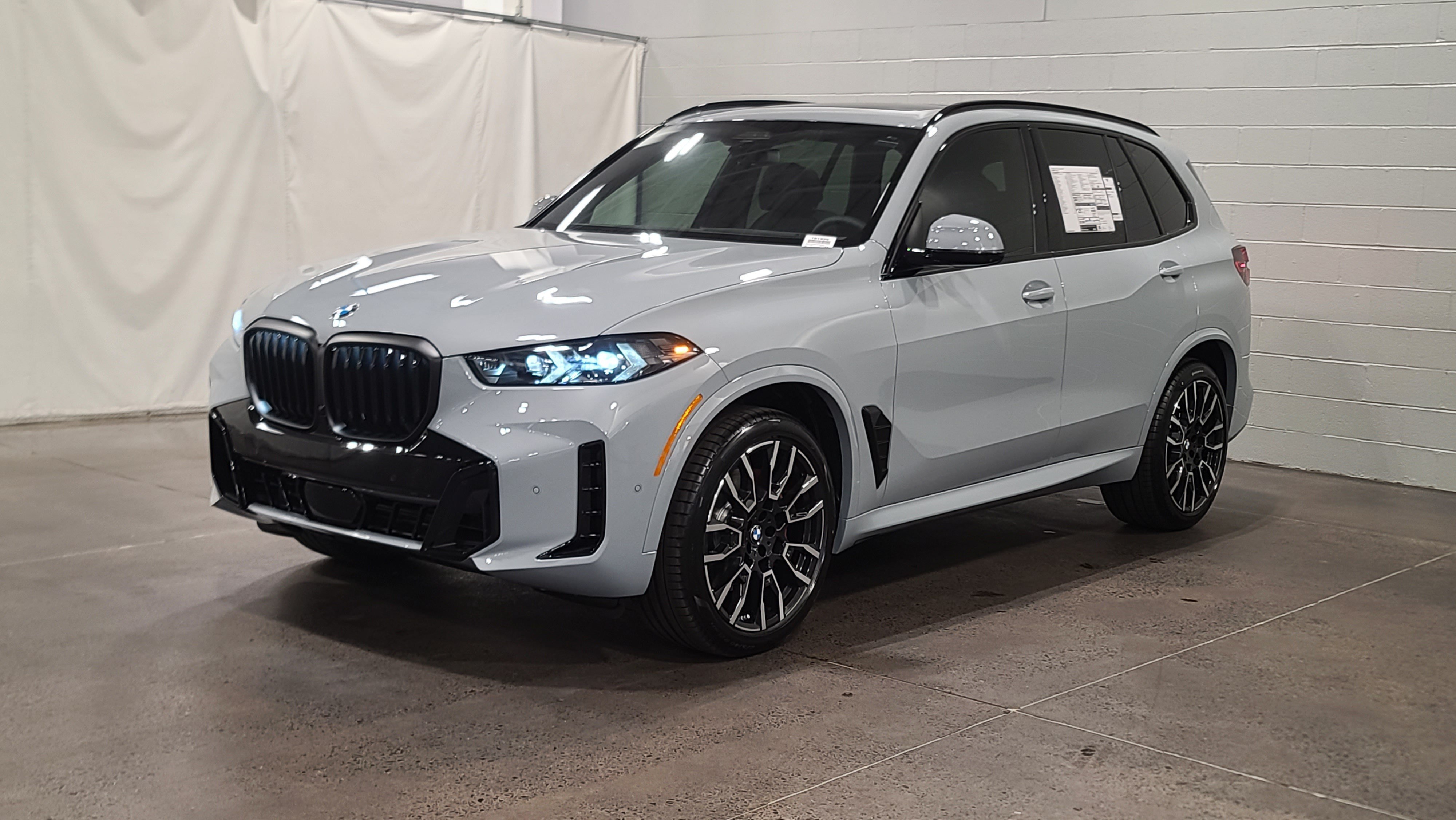 Used 2026 BMW X5 xDrive40i w/ M Sport Package AWD/4WD image 3