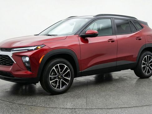 Used 2025 Chevrolet TrailBlazer LT image 3