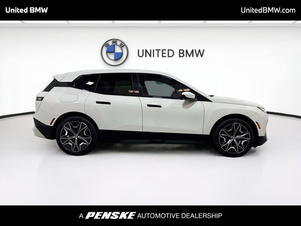 Used 2025 BMW iX xDrive50 AWD/4WD image 4