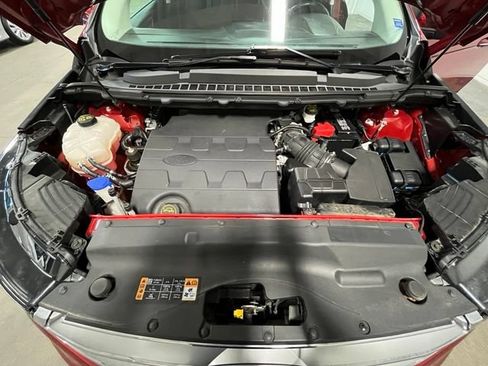Used 2018 Ford Edge Titanium w/ Equipment Group 302A AWD/4WD image 27