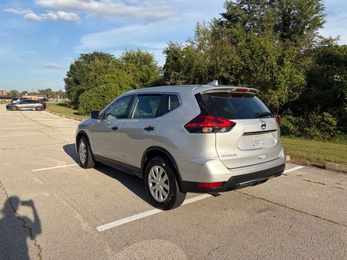 Used 2017 Nissan Rogue S FWD image 3