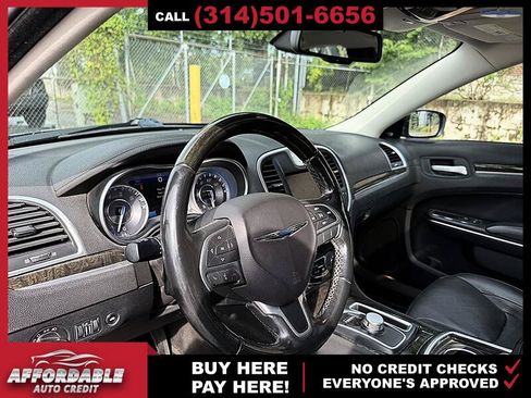 Used 2016 Chrysler 300 C RWD image 9