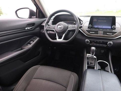 Used 2024 Nissan Altima 2.5 SV FWD image 22