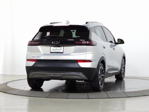 Used 2022 Chevrolet Bolt EUV Premier w/ Sun & Sound Package image 11
