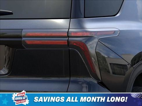 New 2026 Chevrolet Traverse LT w/ Driver Confidence Package AWD/4WD image 11