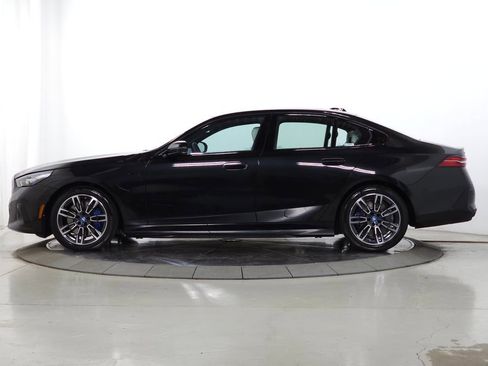 Used 2025 BMW 550e xDrive w/ Executive Package image 4