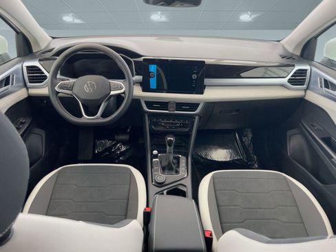 New 2026 Volkswagen Taos SE image 17