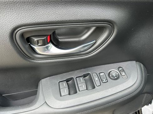 Used 2024 Honda HR-V LX image 12