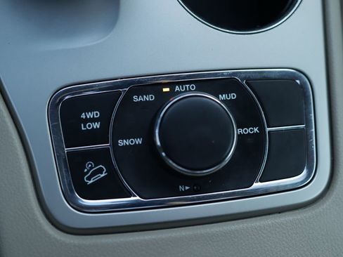 Used 2014 Jeep Grand Cherokee Limited image 16