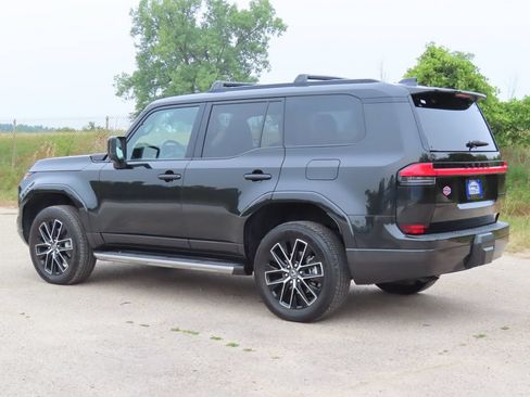 Used 2024 Lexus GX 550 w/ Cold Area Package AWD/4WD image 29