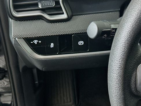 Used 2025 Kia Sportage LX FWD image 16