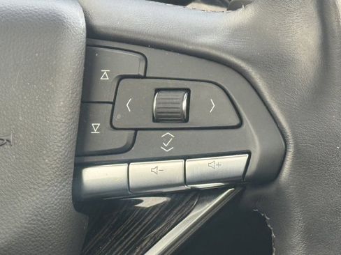 Used 2025 Cadillac XT6 Premium Luxury image 19