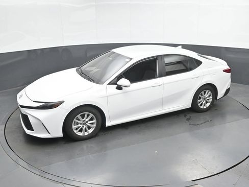 Used 2025 Toyota Camry LE FWD image 33