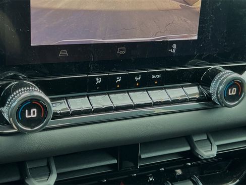 Used 2024 GMC Canyon Elevation w/ Convenience Package image 17