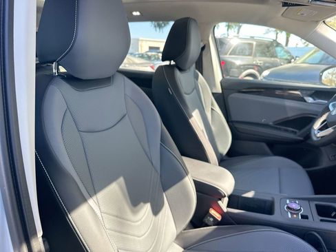 New 2025 Volkswagen Tiguan SE image 55