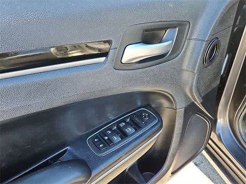 Used 2023 Chrysler 300 Touring w/ Sport Appearance Package image 28