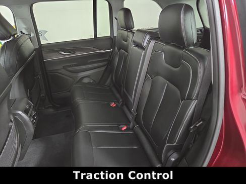 Certified 2024 Jeep Grand Cherokee Limited w/ Black Appearance Package AWD/4WD image 13