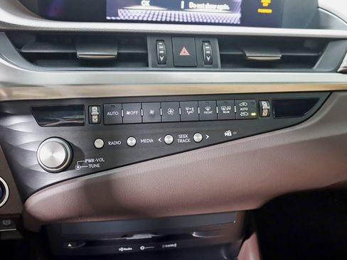 Used 2021 Lexus ES 300h w/ Accessory Package image 22