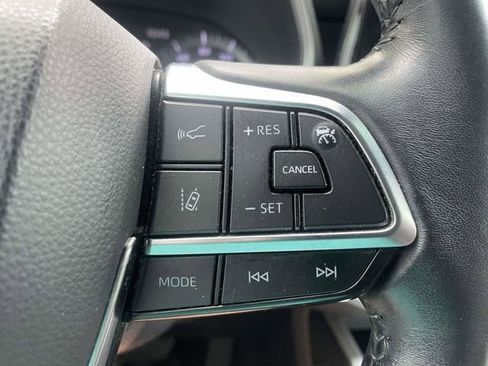 Used 2020 Toyota Highlander XLE FWD image 22