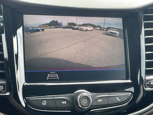 Used 2021 Chevrolet Trax LT w/ LT Convenience Package image 17