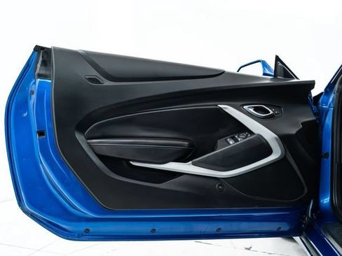 Used 2017 Chevrolet Camaro LT RWD image 15