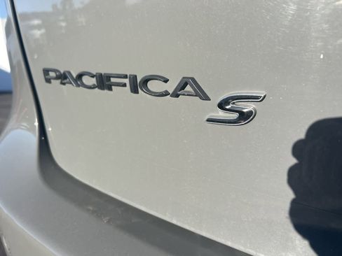 Used 2022 Chrysler Pacifica Limited w/ S Appearance Package image 15