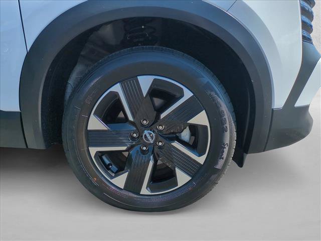 Used 2025 Nissan Kicks SV AWD/4WD image 21