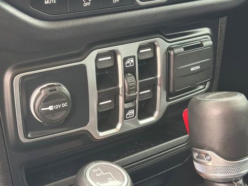 Used 2025 Jeep Gladiator Sport AWD/4WD image 26