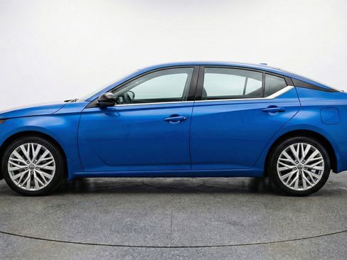 Used 2025 Nissan Altima 2.5 SV FWD image 5