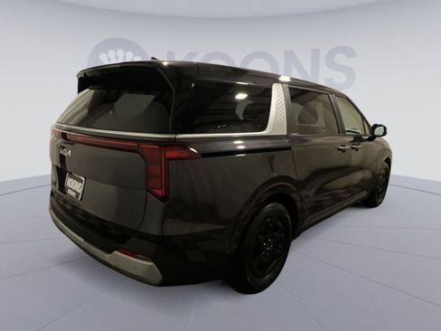 Used 2025 Kia Carnival FWD image 11
