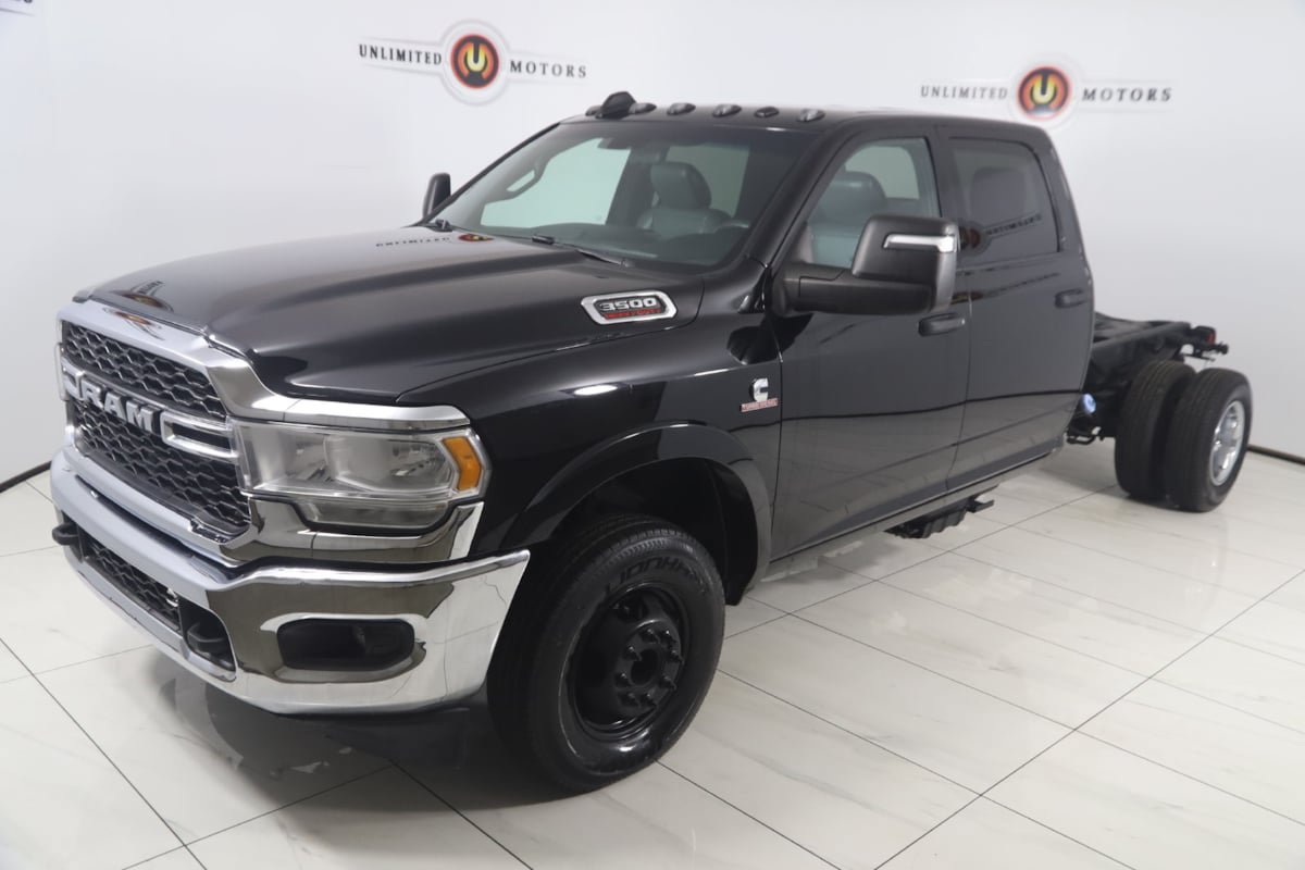 Used 2023 RAM 3500 Tradesman w/ Chrome Appearance Group AWD/4WD image 17