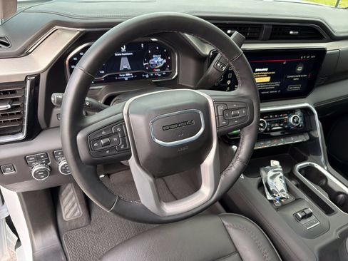 Used 2025 GMC Sierra 2500 Denali w/ Denali Reserve Package AWD/4WD image 17