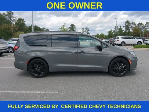 Used 2025 Chrysler Pacifica Limited FWD image 4