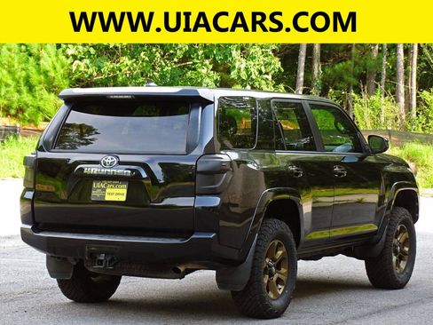 Used 2017 Toyota 4Runner SR5 AWD/4WD image 9