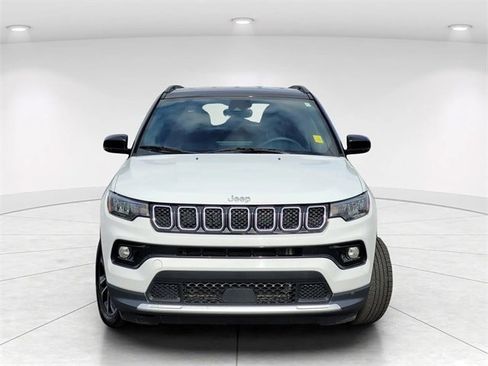 Used 2024 Jeep Compass Limited image 2