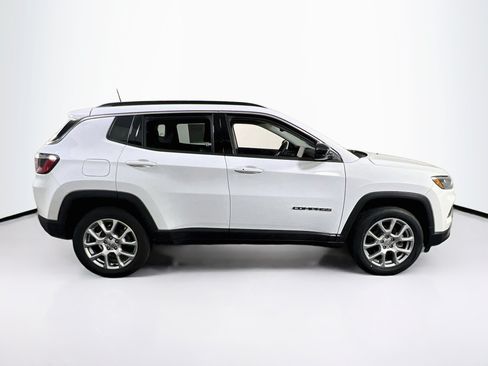 Used 2022 Jeep Compass Latitude AWD/4WD image 4