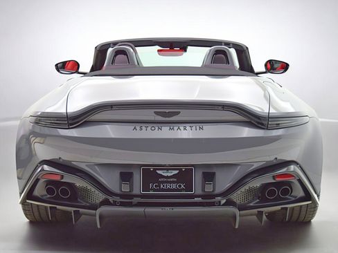 Used 2023 Aston Martin V8 Vantage Roadster image 8