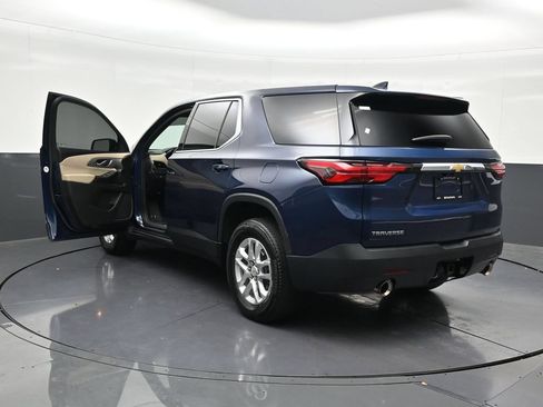 Used 2023 Chevrolet Traverse LS FWD image 3