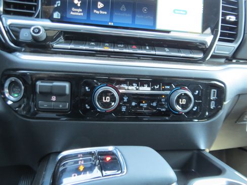 Used 2026 Chevrolet Silverado 1500 LT Trail Boss w/ Convenience Package II AWD/4WD image 23