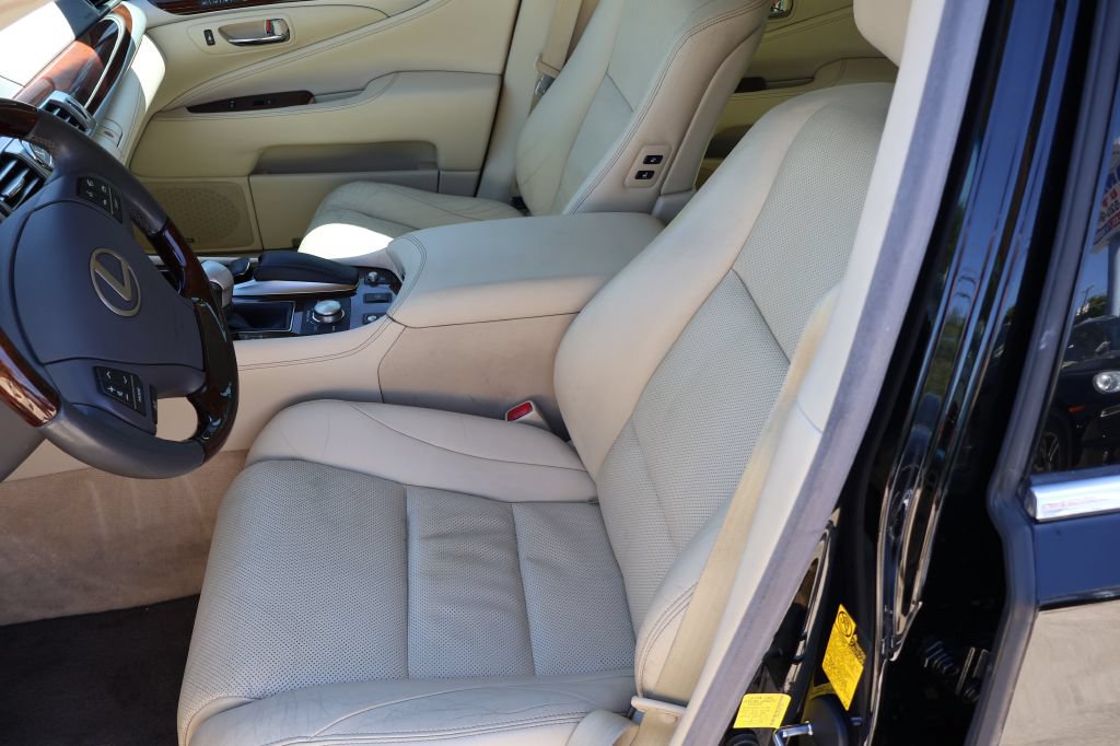 Used 2014 Lexus LS 460 w/ Comfort Package RWD image 16