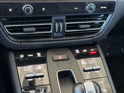 Used 2024 Porsche Macan AWD/4WD image 25