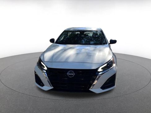 Used 2025 Nissan Altima 2.5 SV image 2