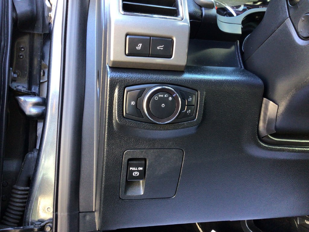 Used 2020 Ford Expedition XLT w/ Equipment Group 202A AWD/4WD image 31