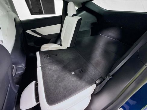 Used 2021 Tesla Model Y Performance image 17